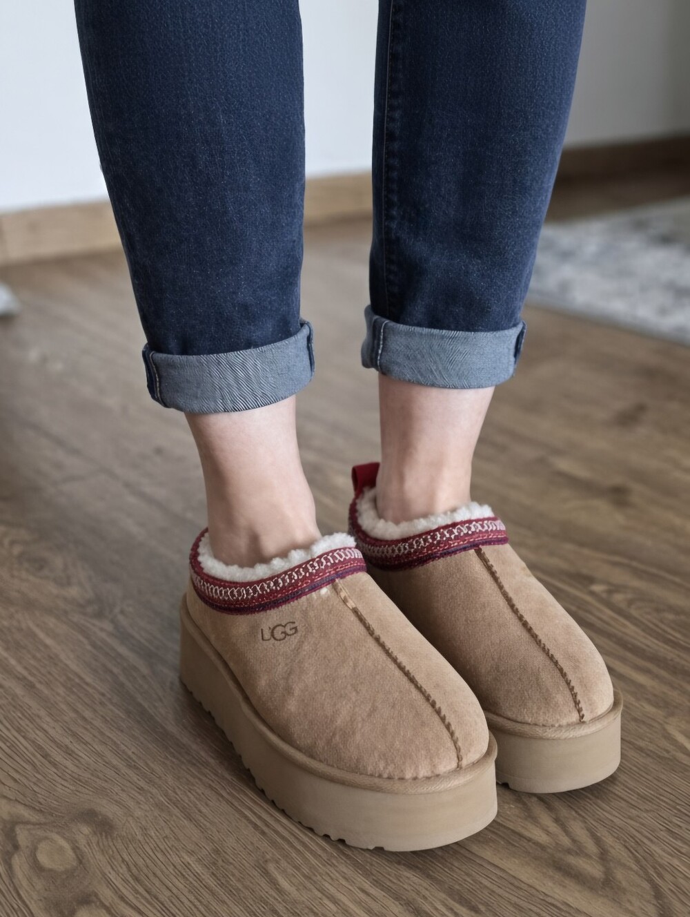 UGG Tazz Platform Slippers Chestnut Women's US 8.5/9 - EU 40
